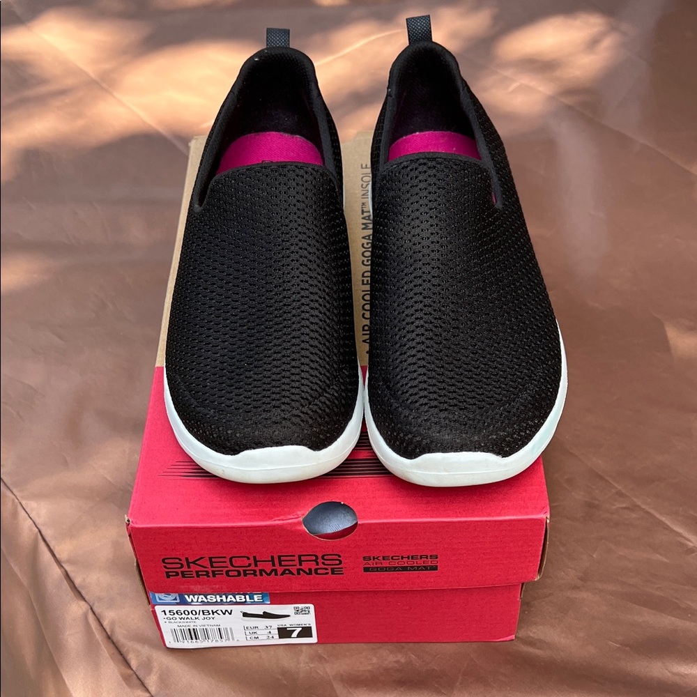 Skechers Go Walk Joy Black Slip-On Sneakers, size 7, Excellent condition